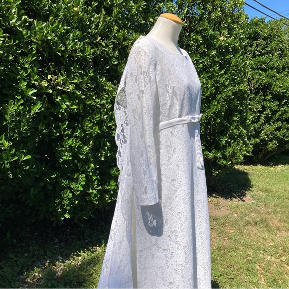 Vintage All Lace White 1960s Wedding Gown Size Medium - Picture 9 of 13